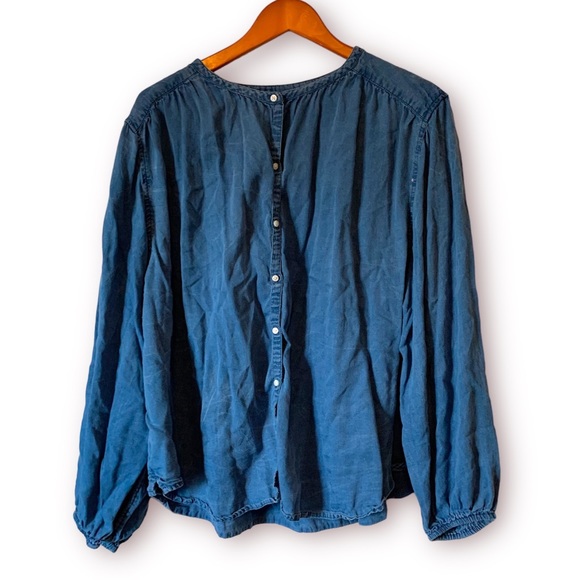 Old Navy Tops - [Old Navy] Chambray Long Sleeve Top